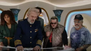 Le tee-shirt Mountain Casay Dolphin Tie Dye porté par Spike Martin (Ethan Phillips) vu sur Avenue 5 (S02E03)