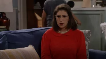 Voir par Chloe Pointelle Haut en coton porté par Kat (Mayim Bialik) vu dans Call Me Kat (S03E05)