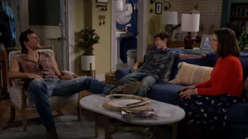 Varga A Little Birdie Told Me Jupe portée par Kat (Mayim Bialik) vue dans Call Me Kat (S03E05)