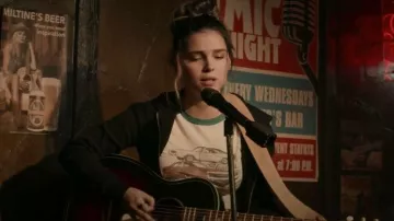 Classic rockcouture Muscle Car Tee porté par Sarah Cushing (Inde Navarrette) vu dans Superman & Lois (S02E12)