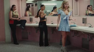 Silbatos Dahlia Lace Up Botas de cuero en piedra usadas por Cassie Howard (Sydney Sweeney) como se ve en Euphoria (S02E03)