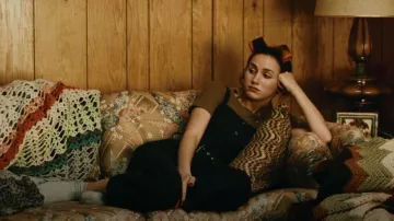 Staud Clothing Bay Combinaison portée par Lexi Howard (Maude Apatow) vue dans Euphoria (S02E06)