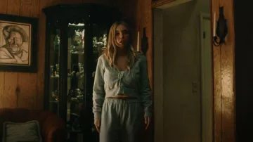 Sudadera con capucha de cristal Brandy Melville usada por Cassie Howard (Sydney Sweeney) como se ve en Euphoria (S02E06)
