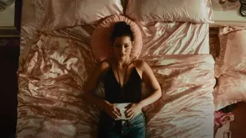 Urban Outfitters Round Pintuck Pillow used by Maddy Perez (Alexa Demie) as seen in Euphoria (S02E06)