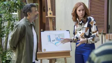 The sister geometric pattern blouse worn by Sophie Ferjani in the show House for sale on October 30, 2022