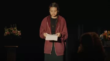 Sudadera con capucha Hanes Full Zip usada por Rue Bennett (Zendaya) como se ve en Euphoria (S02E08)