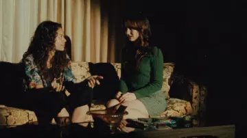Vestiges de rénovation urbaine Mini-jupe à carreaux A-Line portée par Lexi Howard (Maude Apatow) vue dans Euphoria (S02E07)