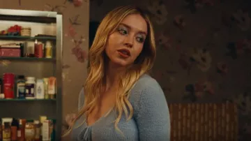 Bershka Tie Front Cardigan usado por Cassie Howard (Sydney Sweeney) como se ve en Euphoria (S02E07)