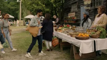 Axek Arigato Color Block Sneakers usadas por Jay (Utkarsh Ambudkar) como se ve en Ghosts (S02E05)