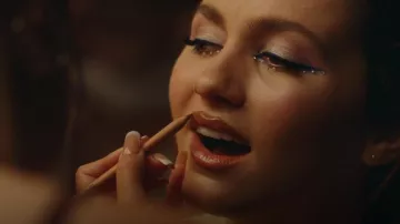 Makeup Forever Artist Color Pencil usado por Lexi Howard (Maude Apatow) como se ve en Euphoria (S02E07)