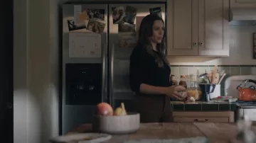 Jesse Kamm Pantalon marin porté par Leigh Shaw (Elizabeth Olsen) comme on le voit dans Sorry For Your Loss (S01E10)