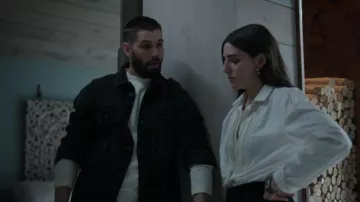 Camisa grande Burberry Jaden usada por Leslie Bell (Marianne Rendón) como se ve en In the Dark (S04E03)
