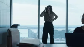 Theory High Waist Wide Leg Pants worn by Leslie Bell (Marianne Rendón) as seen in In the Dark (S04E04)