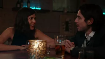 Zara Knit Halter Top usado por Chelsea (Lindsey Broad) como se ve en In the Dark (S04E05)