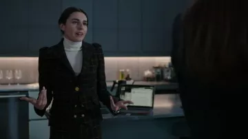Pantalones Smythe Bootcut usados por Leslie Bell (Marianne Rendón) como se ve en In the Dark (S04E05)