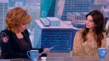 Alexander McQueen Beaded & Embroidered Heart Blazer porté par Joy Behar comme vu dans The View le 1er novembre 2022