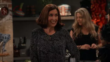 Alex Evenings Jewel Neckline Glitter Knit Twinset Dress Shirt usada por Melissa Benson (Mary Scheer) como se ve en iCarly (S02E01)