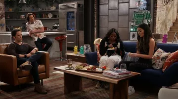 Baskets Prada Double Wheel Platform portée par Carly Shay (Miranda Cosgrove) vue dans iCarly (S02E02)