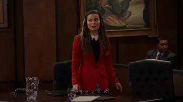 Blazer Zara Basic porté par Carly Shay (Miranda Cosgrove) vu dans iCarly (S02E02)