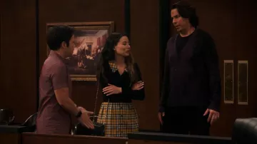 Zadig & Voltaire Pochette Cuir Clouté Femme Noir Rock portée par Carly Shay (Miranda Cosgrove) vue dans iCarly (S02E02)