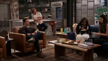 T-shirt à manches longues Raglan Flame Raglan Classic Rag & Bone porté par Freddie Benson (Nathan Kress) vu dans iCarly (S02E02)
