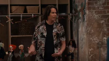 Allsaints Siber Camisa tejida con estampado de pájaro usada por Spencer Shay (Jerry Trainor) en iCarly (S01E01)