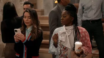 Vestido plisado MSGM con nudo usado por Harper (Laci Mosley) como se ve en iCarly (S01E01)