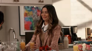 & Other Stories Blazer a cuadros de lana usado por Carly Shay (Miranda Cosgrove) como se ve en iCarly (S01E01)