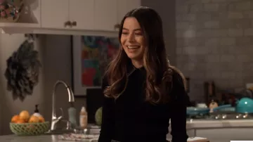 Suéter Alice + Olivia Dory usado por Carly Shay (Miranda Cosgrove) como se ve en iCarly (S01E02)