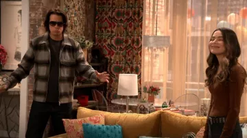 AllSaints Vonroe Offset Overshirt Woven usado por Spencer Shay (Jerry Trainor) como se ve en iCarly (S01E02)