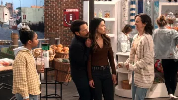 La Ligne Mélange Martha Cardigan portée par Brooke (Esther Povitsky) vue dans iCarly (S01E02)