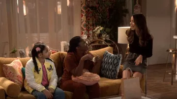 Rag & Bone Distressed Denim Mini Jupe portée par Carly Shay (Miranda Cosgrove) vue dans iCarly (S01E02)