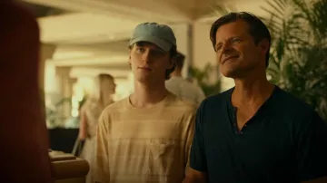 T-shirt à rayures au point de contraste BDG porté par Quinn Mossbacher (Fred Hechinger) vu dans The White Lotus (S01E01)