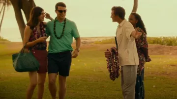 Goyard St Louis Tote usado por Rachel Patton (Alexandra Daddario) como se ve en The White Lotus (S01E01)