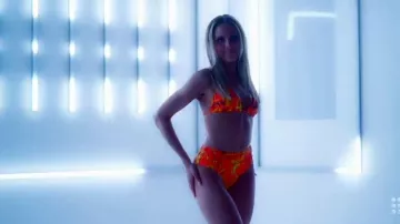 Bikini Shein Fire Print usado por Layla John visto en Love Island Australia (S04E01)