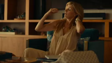 9seed Lighthouse Beach Tier Max usado por Nicole Mossbacher (Connie Britton) como se ve en The White Lotus (S01E03)