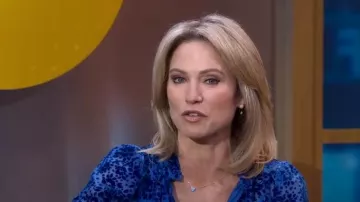 Ragen One Love Collar usado por Amy Robach como se ve en Good Morning America el 2 de noviembre de 2022