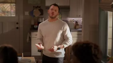 A.P.C. Tommy Knitted Sweater porté par Connor (Jimmy Tatro) vu dans Home Economics (S03E07)