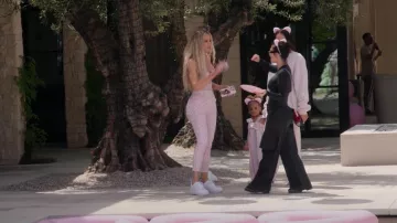 Christian Dior Diorissimo Girly Bustier porté par Khloé Kardashian vu dans The Kardashians (S02E07)