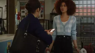 H&M Crop Cardi­gan worn by Tonya (Leah Doz) as seen in Strays (S02E08)