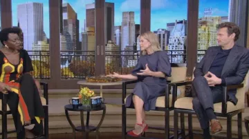 Gucci Heritage Bee Costume à carreaux porté par Ryan Seacrest comme vu dans LIVE avec Kelly et Ryan le 3 novembre 2022