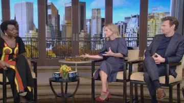 Gianvito Rossi Mirror Calfskin Stiletto Pumps usados por Kelly Ripa como se ve en LIVE with Kelly and Ryan el 3 de noviembre de 2022