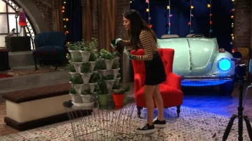 Prada Logo Lug Platform Sneaker usado por Carly Shay (Miranda Cosgrove) como se ve en iCarly (S02E04)