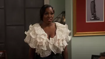 Rotate Ruffle Sleeve Bodysuit usado por Harper (Laci Mosley) como se ve en iCarly (S02E04)