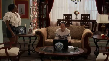 Alice + Olivia Conry Pantalones cortos de cuero usados por Harper (Laci Mosley) como se ve en iCarly (S02E04)