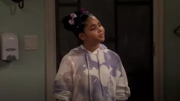 Sudadera con capucha Cotton Citizen Brooklyn usada por Millicent (Jaidyn Triplett) como se ve en iCarly (S02E05)