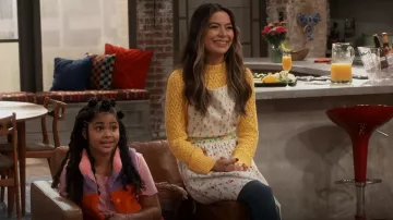 Anthropologie Appoline Arpon usado por Carly Shay (Miranda Cosgrove) como se ve en iCarly (S02E05)