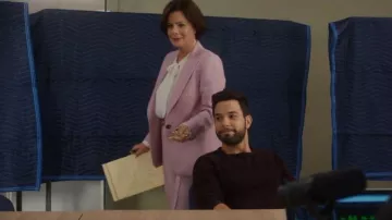 Reiss Aura Wide-Leg Flare pantalones usados por Margaret (Marcia Gay Harden) como se ve en So Help Me Todd (S01E06)