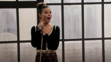 Cíder Color Contrast Patchy Cardigan usado por Carly Shay (Miranda Cosgrove) como se ve en iCarly (S02E06)