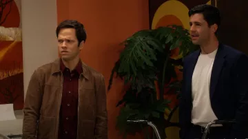 Chaqueta de ante de encaje Reiss en champiñón usada por Freddie Benson (Nathan Kress) como se ve en iCarly (S02E06)